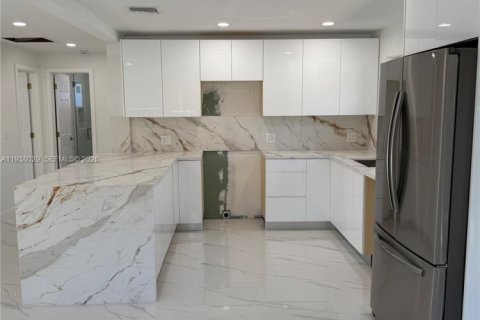 Купить виллу или дом в Саут-Майами, Флорида 2 спальни, 88.72м2, № 1995775 - фото 12