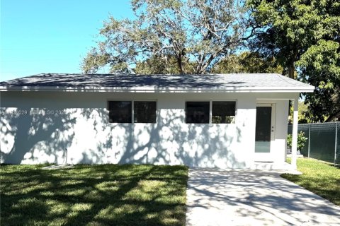 Купить виллу или дом в Саут-Майами, Флорида 2 спальни, 88.72м2, № 1995775 - фото 2