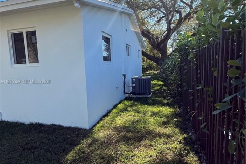 Купить виллу или дом в Саут-Майами, Флорида 2 спальни, 88.72м2, № 1995775 - фото 4