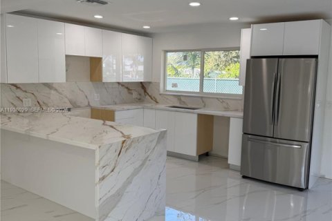 Купить виллу или дом в Саут-Майами, Флорида 2 спальни, 88.72м2, № 1995775 - фото 11