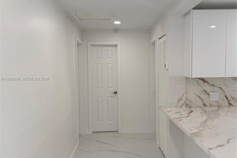 Купить виллу или дом в Саут-Майами, Флорида 2 спальни, 88.72м2, № 1995775 - фото 15