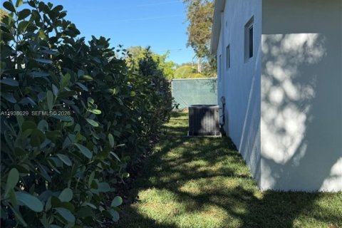 Купить виллу или дом в Саут-Майами, Флорида 2 спальни, 88.72м2, № 1995775 - фото 8