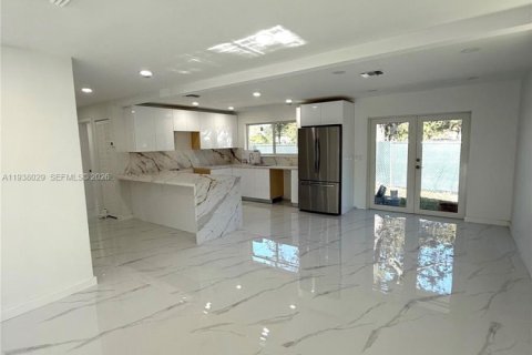 Купить виллу или дом в Саут-Майами, Флорида 2 спальни, 88.72м2, № 1995775 - фото 9