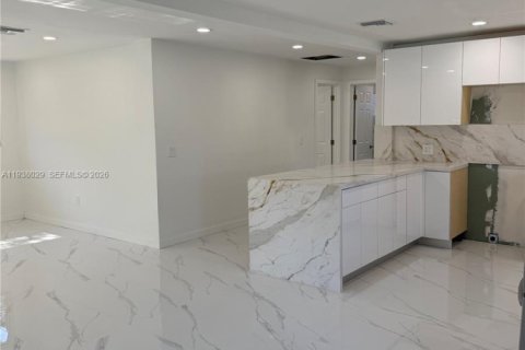 Купить виллу или дом в Саут-Майами, Флорида 2 спальни, 88.72м2, № 1995775 - фото 13