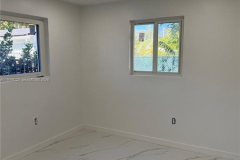 Купить виллу или дом в Саут-Майами, Флорида 2 спальни, 88.72м2, № 1995775 - фото 16