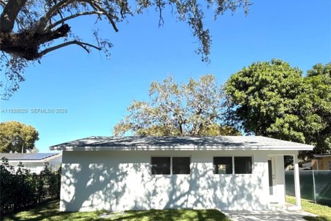 Дом в Саут-Майами, Флорида 2 спальни, 88.72м2 № 1995775