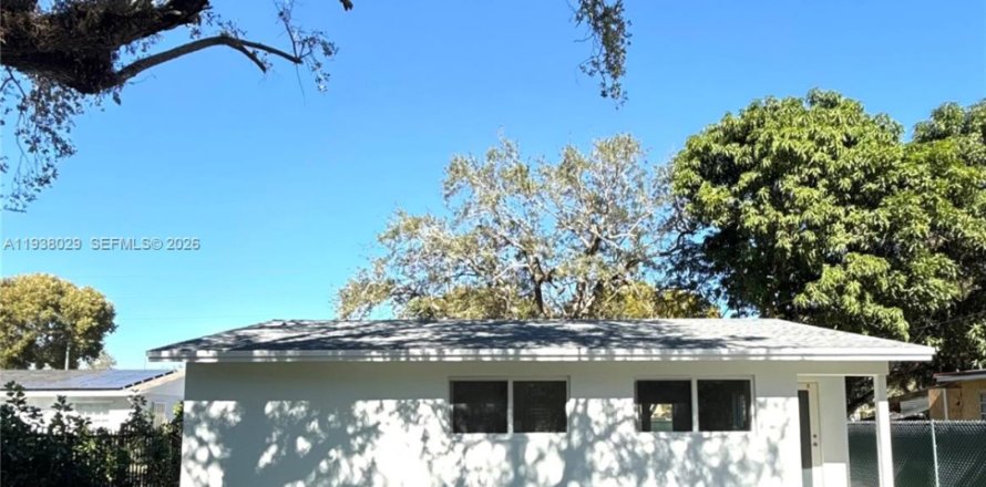 Дом в Саут-Майами, Флорида 2 спальни, 88.72м2 № 1995775