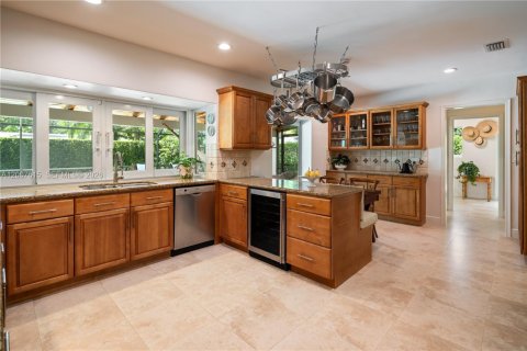House in Palmetto Bay, Florida 4 bedrooms, 241.08 sq.m. № 2071641 - photo 18