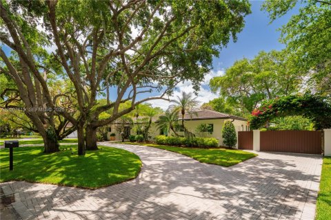 House in Palmetto Bay, Florida 4 bedrooms, 241.08 sq.m. № 2071641 - photo 2