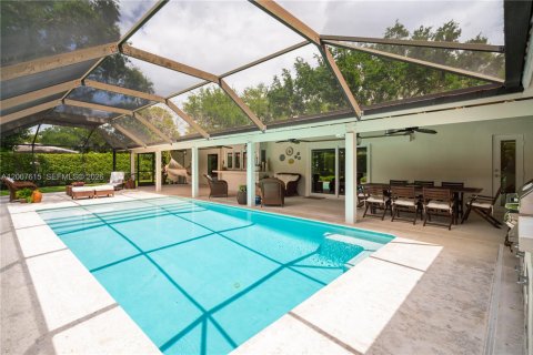 House in Palmetto Bay, Florida 4 bedrooms, 241.08 sq.m. № 2071641 - photo 8