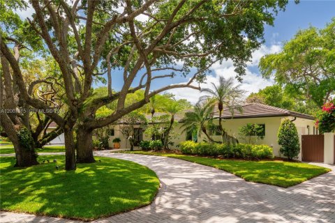 House in Palmetto Bay, Florida 4 bedrooms, 241.08 sq.m. № 2071641 - photo 3