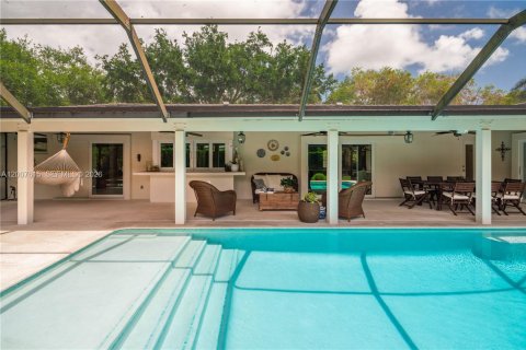 House in Palmetto Bay, Florida 4 bedrooms, 241.08 sq.m. № 2071641 - photo 7