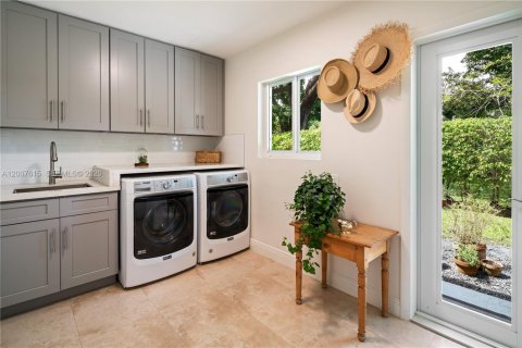 House in Palmetto Bay, Florida 4 bedrooms, 241.08 sq.m. № 2071641 - photo 21
