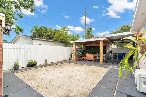Casa en venta en Miami, Florida, 5 dormitorios, 148.64 m2 № 1938215 - foto 26