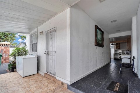 Casa en venta en Miami, Florida, 5 dormitorios, 148.64 m2 № 1938215 - foto 25