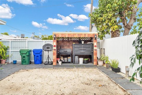 Casa en venta en Miami, Florida, 5 dormitorios, 148.64 m2 № 1938215 - foto 30
