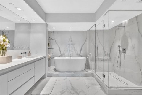 Condominio en venta en Fort Lauderdale, Florida, 4 dormitorios, 274.06 m2 № 1927581 - foto 28