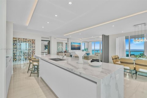 Condominio en venta en Fort Lauderdale, Florida, 4 dormitorios, 274.06 m2 № 1927581 - foto 10