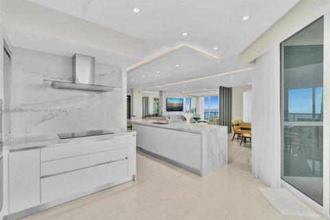 Condominio en venta en Fort Lauderdale, Florida, 4 dormitorios, 274.06 m2 № 1927581 - foto 19