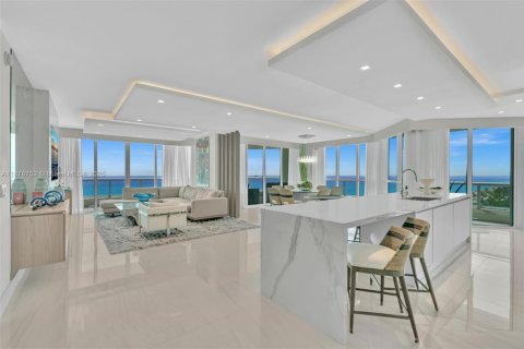 Condominio en venta en Fort Lauderdale, Florida, 4 dormitorios, 274.06 m2 № 1927581 - foto 1