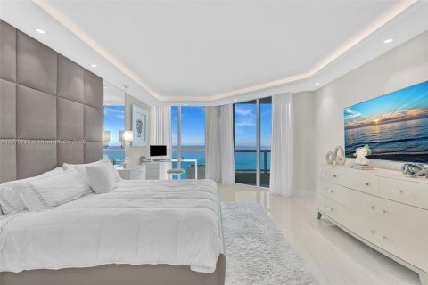 Condominio en venta en Fort Lauderdale, Florida, 4 dormitorios, 274.06 m2 № 1927581 - foto 22