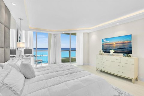 Condominio en venta en Fort Lauderdale, Florida, 4 dormitorios, 274.06 m2 № 1927581 - foto 23