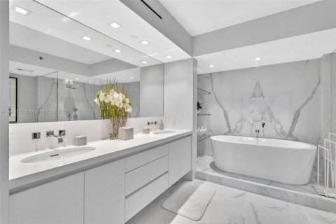 Condominio en venta en Fort Lauderdale, Florida, 4 dormitorios, 274.06 m2 № 1927581 - foto 29