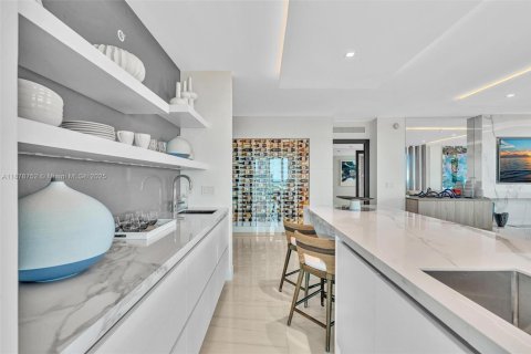 Condominio en venta en Fort Lauderdale, Florida, 4 dormitorios, 274.06 m2 № 1927581 - foto 11