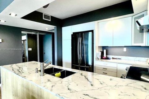 Снять в аренду кондоминиум в Норт-Майами, Флорида 1 спальня, 79.62м2, № 1969050 - фото 2