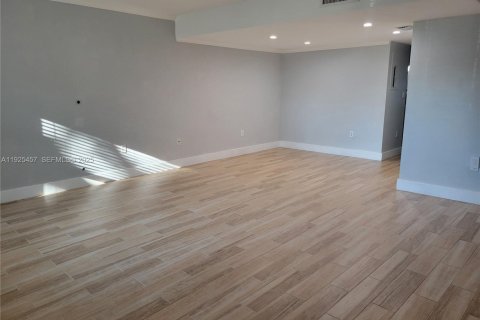 Townhouse in Pembroke Pines, Florida 3 bedrooms, 167.41 sq.m. № 1984007 - photo 7