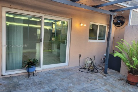 Townhouse in Pembroke Pines, Florida 3 bedrooms, 167.41 sq.m. № 1984007 - photo 27