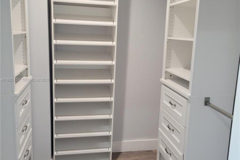 Townhouse in Pembroke Pines, Florida 3 bedrooms, 167.41 sq.m. № 1984007 - photo 20