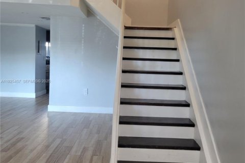 Townhouse in Pembroke Pines, Florida 3 bedrooms, 167.41 sq.m. № 1984007 - photo 13