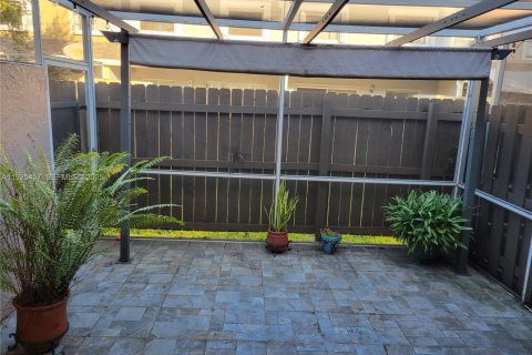 Townhouse in Pembroke Pines, Florida 3 bedrooms, 167.41 sq.m. № 1984007 - photo 26