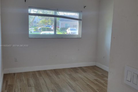 Townhouse in Pembroke Pines, Florida 3 bedrooms, 167.41 sq.m. № 1984007 - photo 11