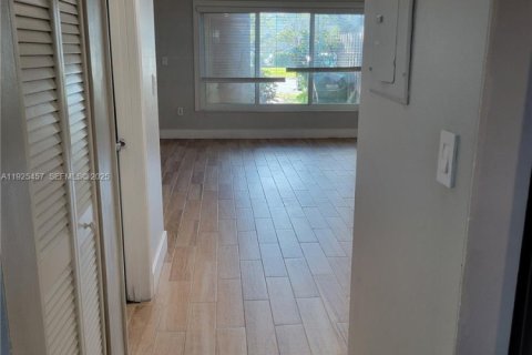 Townhouse in Pembroke Pines, Florida 3 bedrooms, 167.41 sq.m. № 1984007 - photo 6