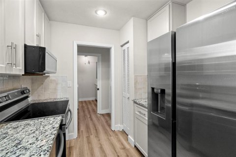House in Pinellas Park, Florida 2 bedrooms, 84.54 sq.m. № 2341578 - photo 10