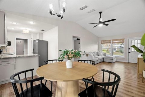 House in Pinellas Park, Florida 2 bedrooms, 84.54 sq.m. № 2341578 - photo 5