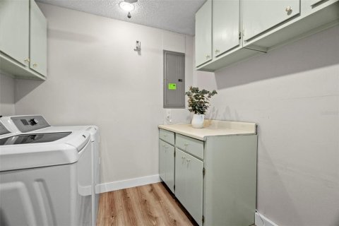 House in Pinellas Park, Florida 2 bedrooms, 84.54 sq.m. № 2341578 - photo 13