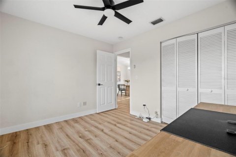 House in Pinellas Park, Florida 2 bedrooms, 84.54 sq.m. № 2341578 - photo 20