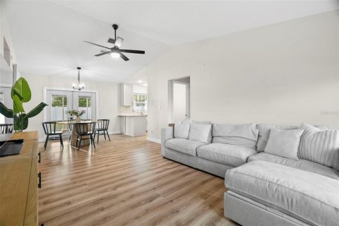 House in Pinellas Park, Florida 2 bedrooms, 84.54 sq.m. № 2341578 - photo 2