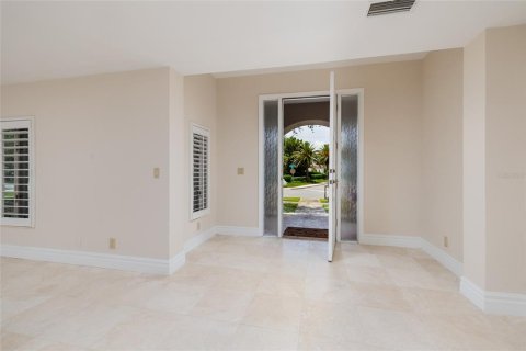 House in Saint Petersburg, Florida 3 bedrooms, 227.42 sq.m. № 2231452 - photo 8