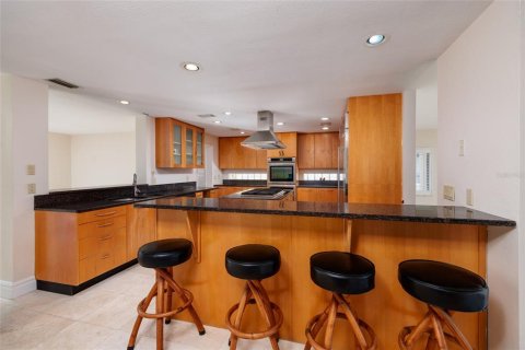 House in Saint Petersburg, Florida 3 bedrooms, 227.42 sq.m. № 2231452 - photo 13