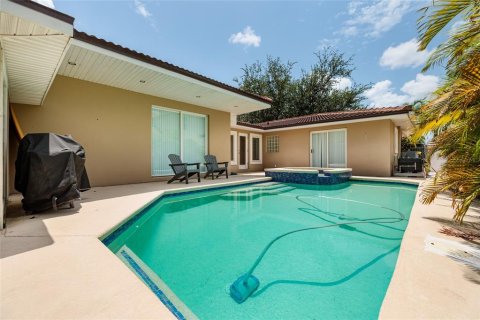 House in Saint Petersburg, Florida 3 bedrooms, 227.42 sq.m. № 2231452 - photo 20