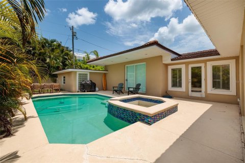 House in Saint Petersburg, Florida 3 bedrooms, 227.42 sq.m. № 2231452 - photo 22