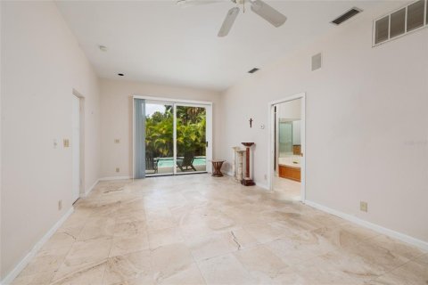 House in Saint Petersburg, Florida 3 bedrooms, 227.42 sq.m. № 2231452 - photo 24