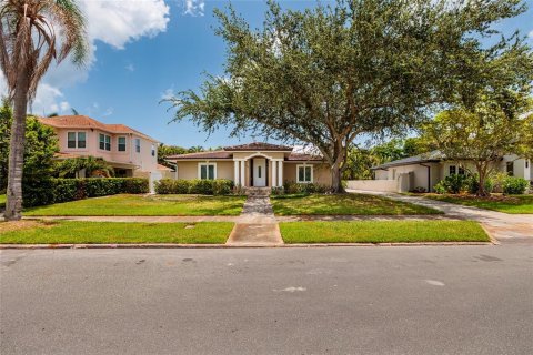 House in Saint Petersburg, Florida 3 bedrooms, 227.42 sq.m. № 2231452 - photo 5