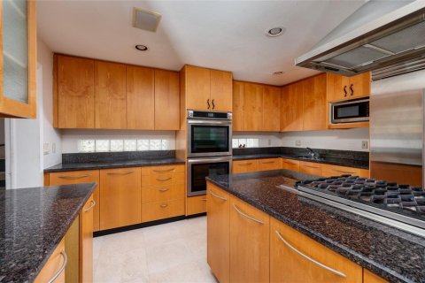 House in Saint Petersburg, Florida 3 bedrooms, 227.42 sq.m. № 2231452 - photo 14