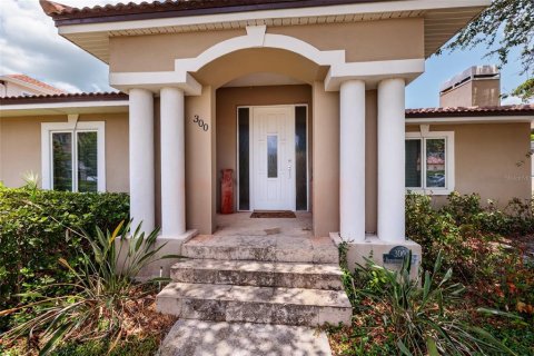 House in Saint Petersburg, Florida 3 bedrooms, 227.42 sq.m. № 2231452 - photo 2