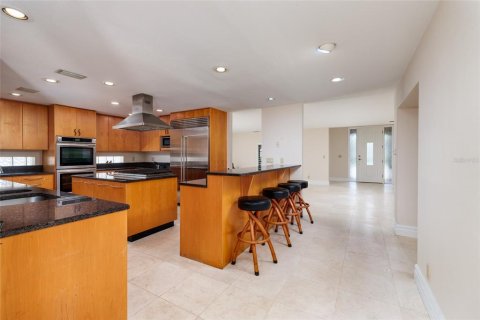 House in Saint Petersburg, Florida 3 bedrooms, 227.42 sq.m. № 2231452 - photo 12